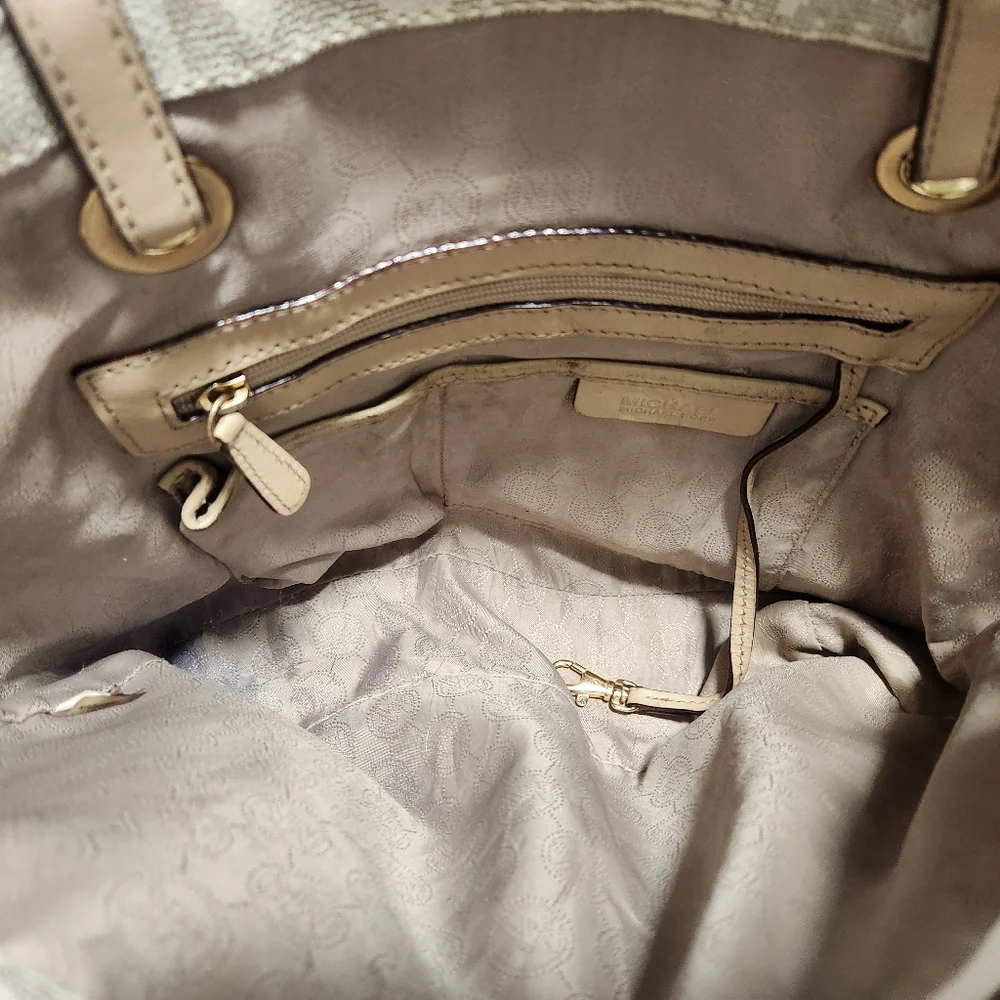 Large Michael Kors tote and matching wallet - Picture 11 of 16